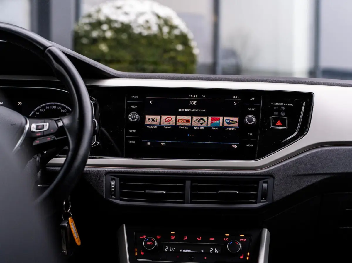 1.0 TSI R-LINE|PANO|CARPLAY|17''|ACC|LED|PDC
