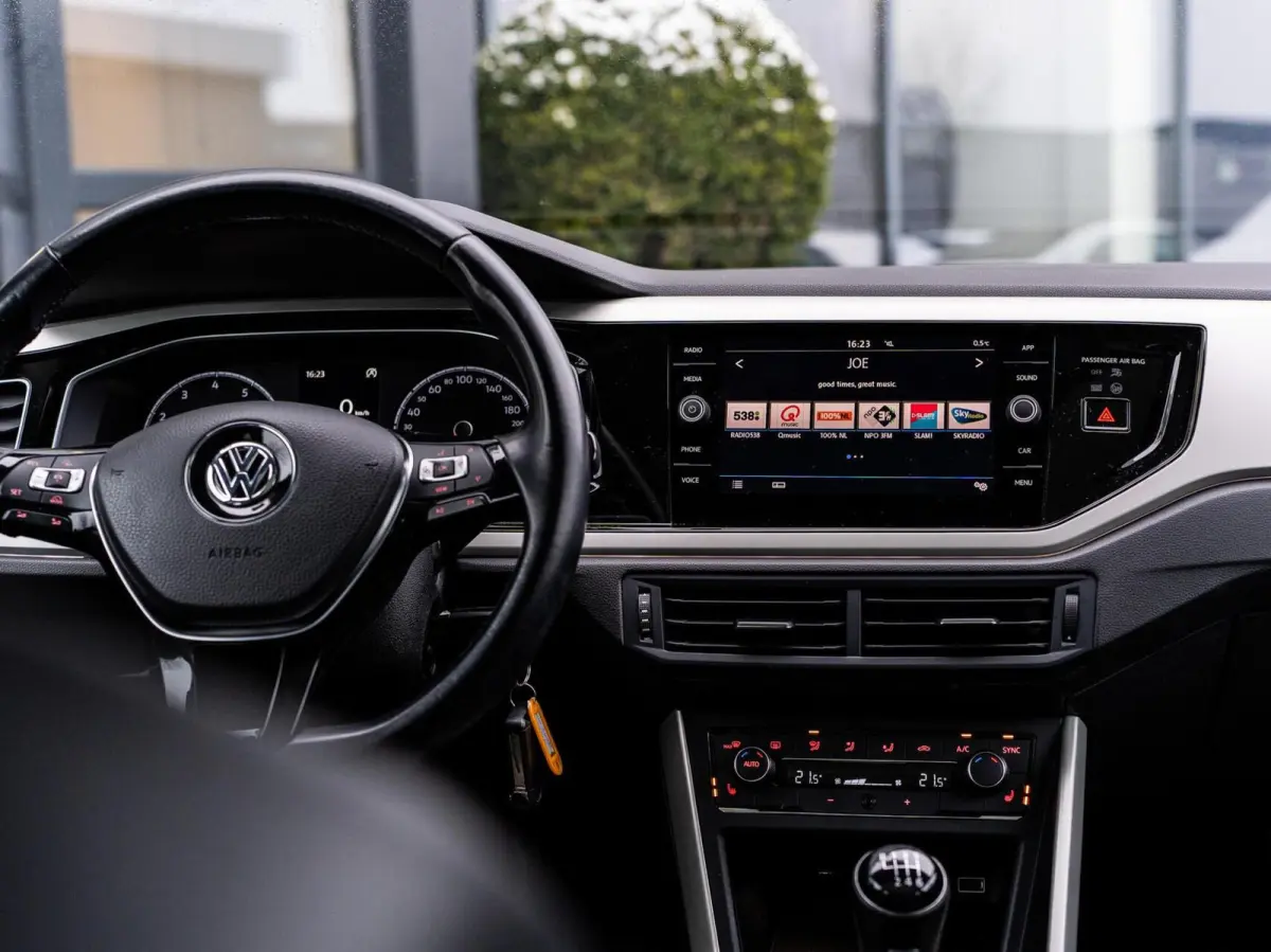 1.0 TSI R-LINE|PANO|CARPLAY|17''|ACC|LED|PDC