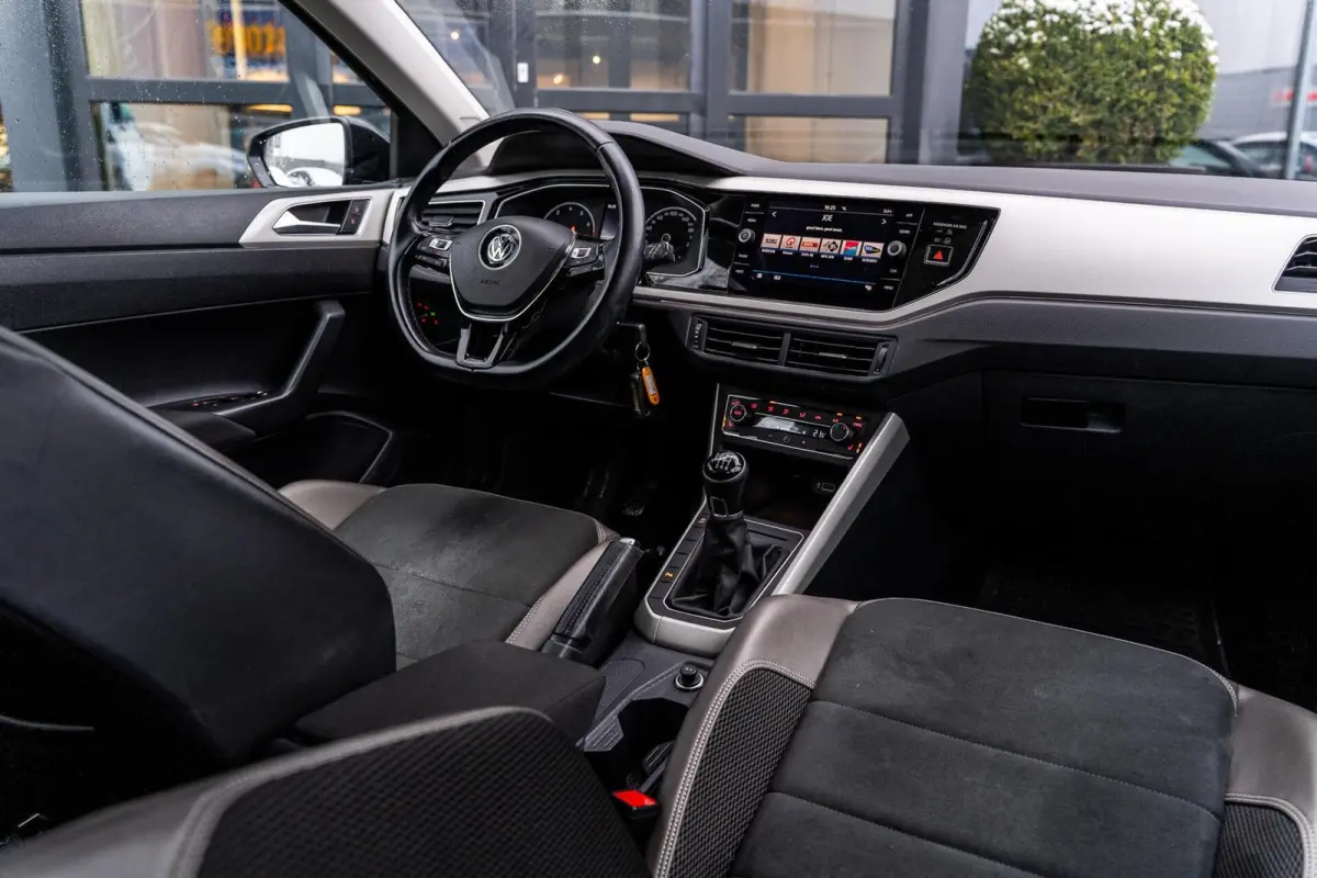 1.0 TSI R-LINE|PANO|CARPLAY|17''|ACC|LED|PDC