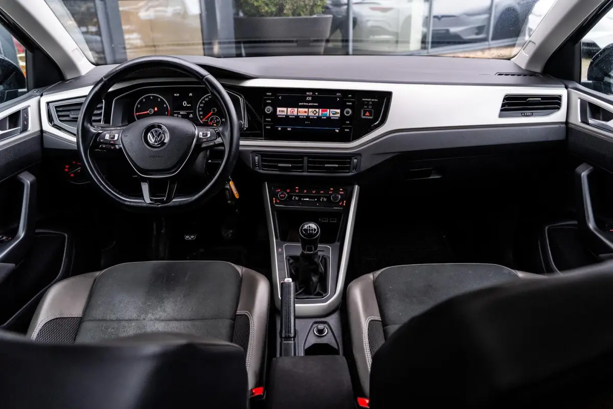 1.0 TSI R-LINE|PANO|CARPLAY|17''|ACC|LED|PDC