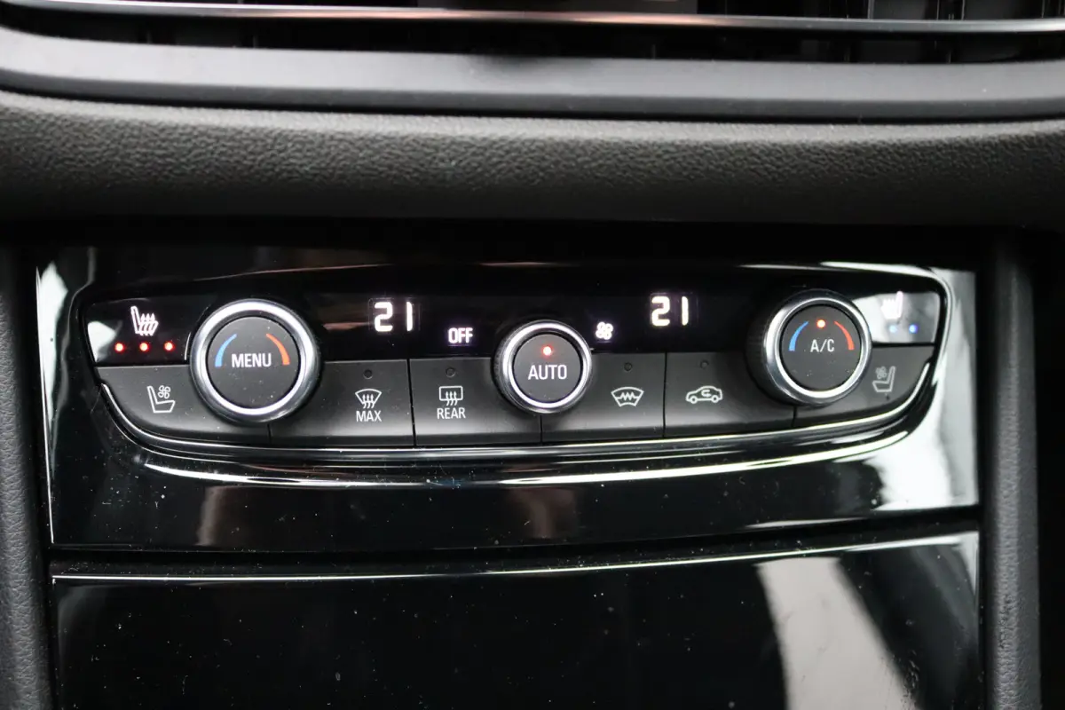 1.6T. Plug in Hybrid/PHEV 4x4 300PK Elegance Leder-pack/Elegance-pack