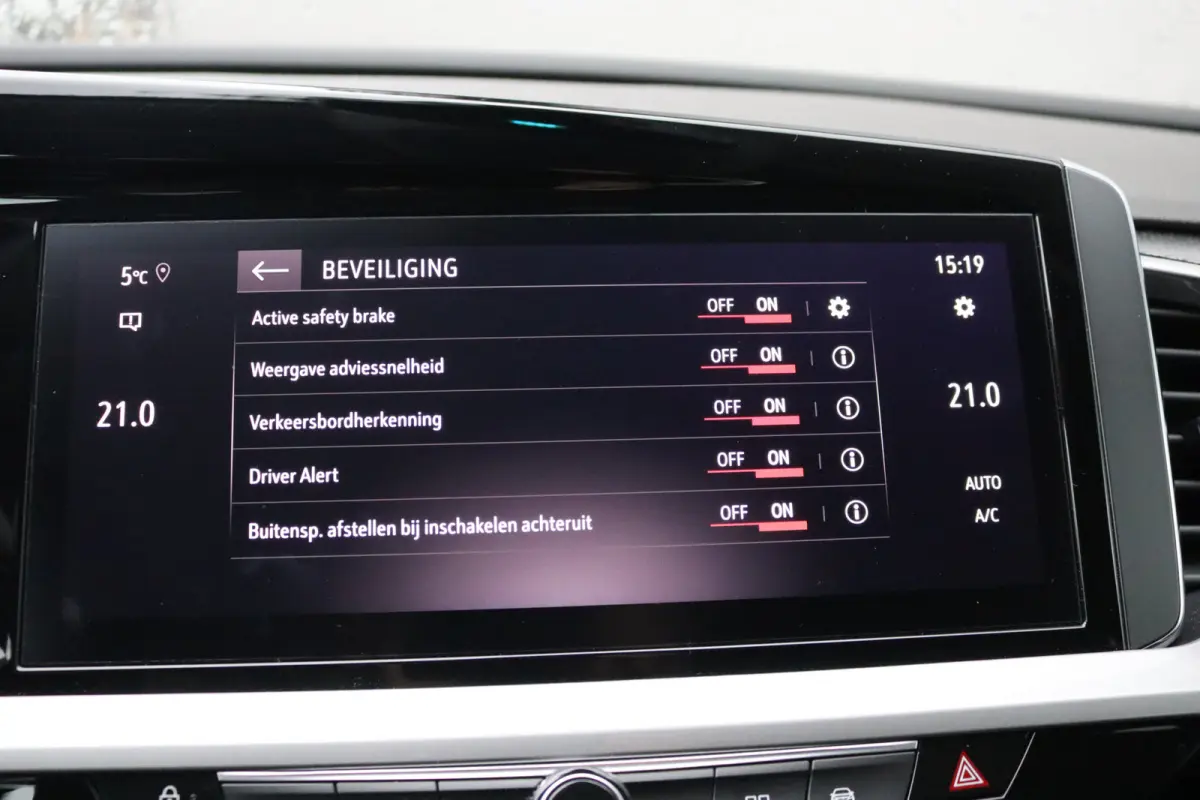 1.6T. Plug in Hybrid/PHEV 4x4 300PK Elegance Leder-pack/Elegance-pack