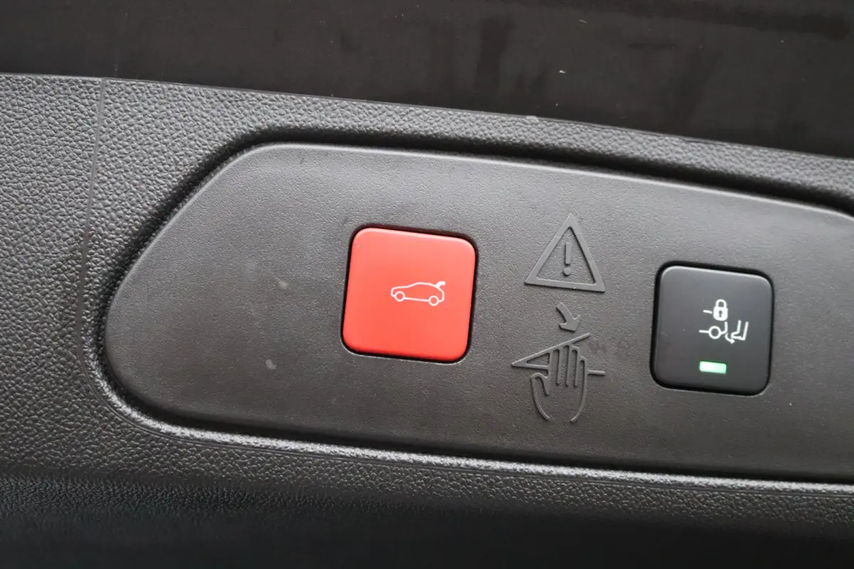 1.6T. Plug in Hybrid/PHEV 4x4 300PK Elegance Leder-pack/Elegance-pack