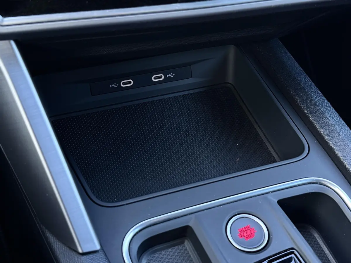 1.0 eTSI FR | Carplay | Virtual | DAB+ | Navi | Sfeerverlichting | Dealer onderhouden | Allseason banden