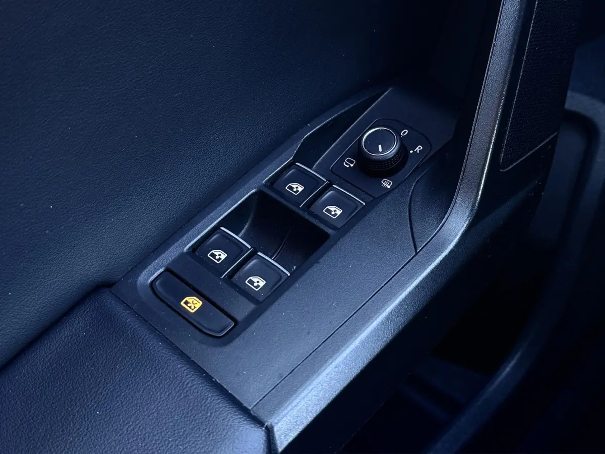 1.0 eTSI FR | Carplay | Virtual | DAB+ | Navi | Sfeerverlichting | Dealer onderhouden | Allseason banden
