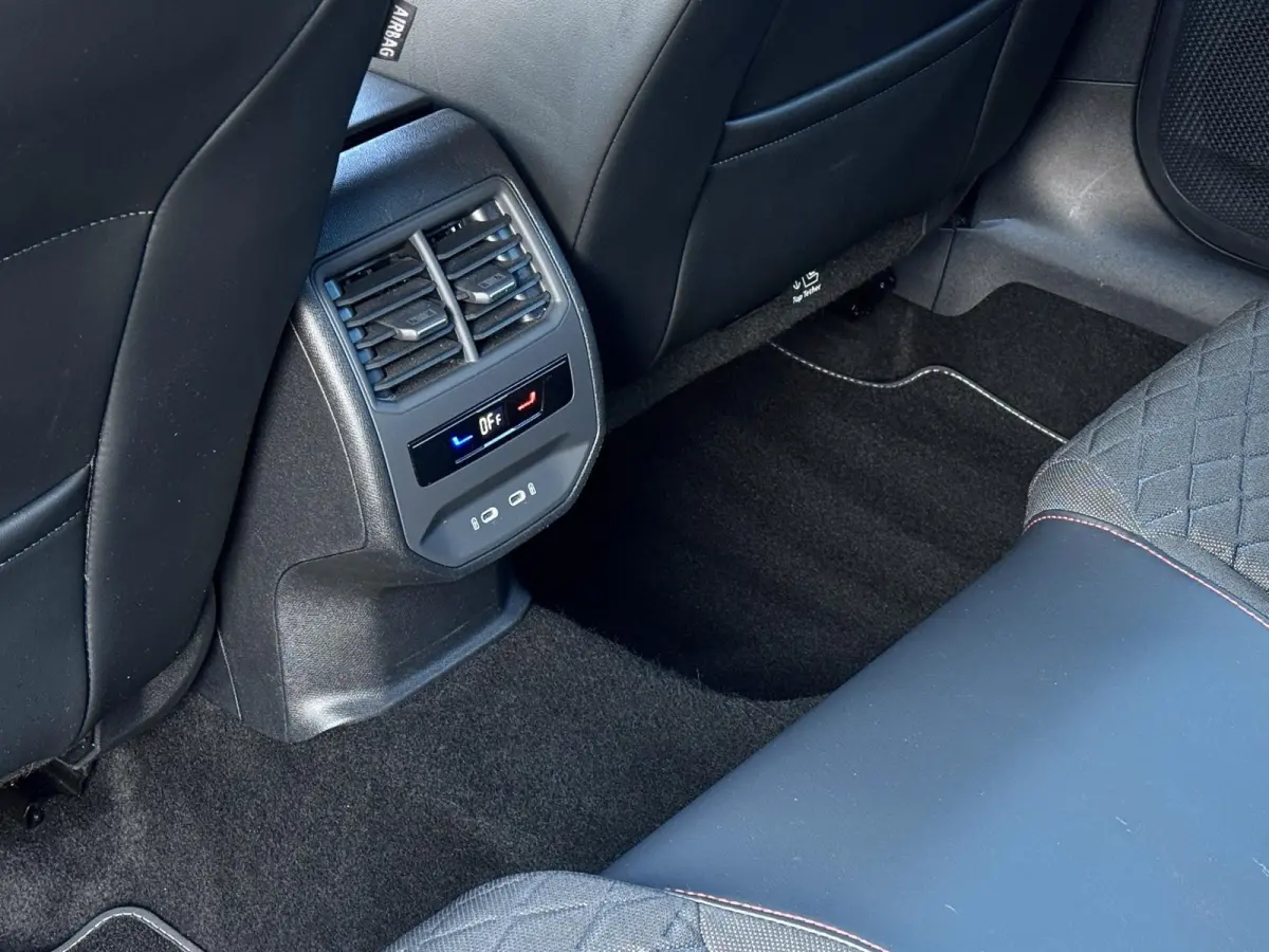 1.0 eTSI FR | Carplay | Virtual | DAB+ | Navi | Sfeerverlichting | Dealer onderhouden | Allseason banden