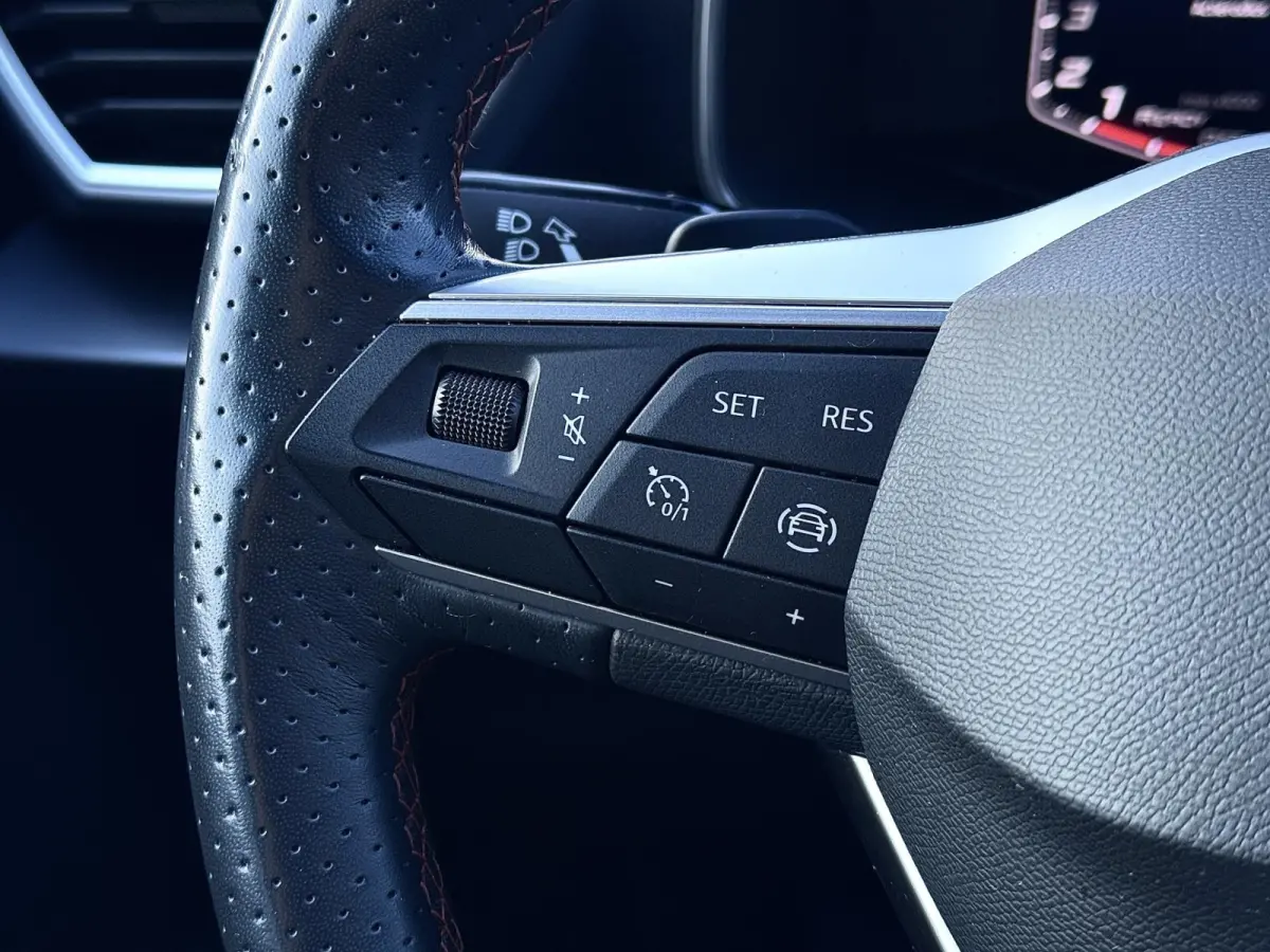 1.0 eTSI FR | Carplay | Virtual | DAB+ | Navi | Sfeerverlichting | Dealer onderhouden | Allseason banden
