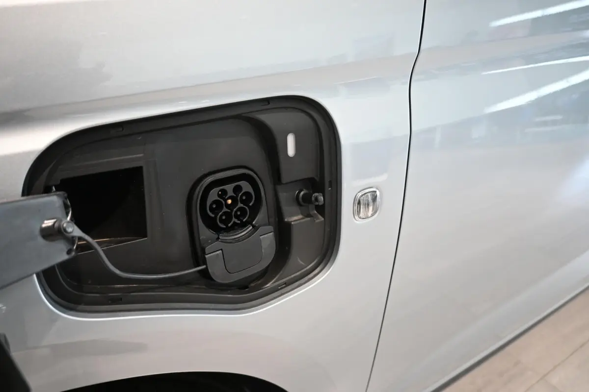 1.5 EcoBoost PHEV L1 Limited | €4.000 Korting | NIEUW UIT VOORRAAD | 118 KM Elektrisch WLTP | 0,99% Financial Lease