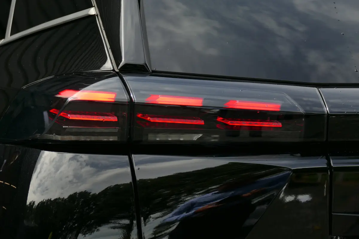 GT | Active Safety Brake met camera en radar (automatisch noodremsysteem) met Distance Alert (waarschuwing dreigende aanrijding) | Advanced Active Safety Brake met camera en radar | Climate 