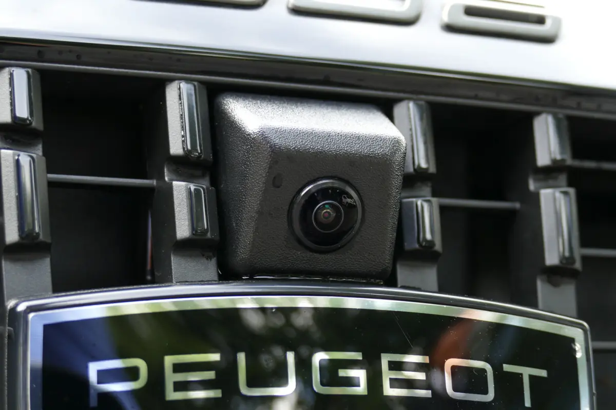 GT | Active Safety Brake met camera en radar (automatisch noodremsysteem) met Distance Alert (waarschuwing dreigende aanrijding) | Advanced Active Safety Brake met camera en radar | Climate 