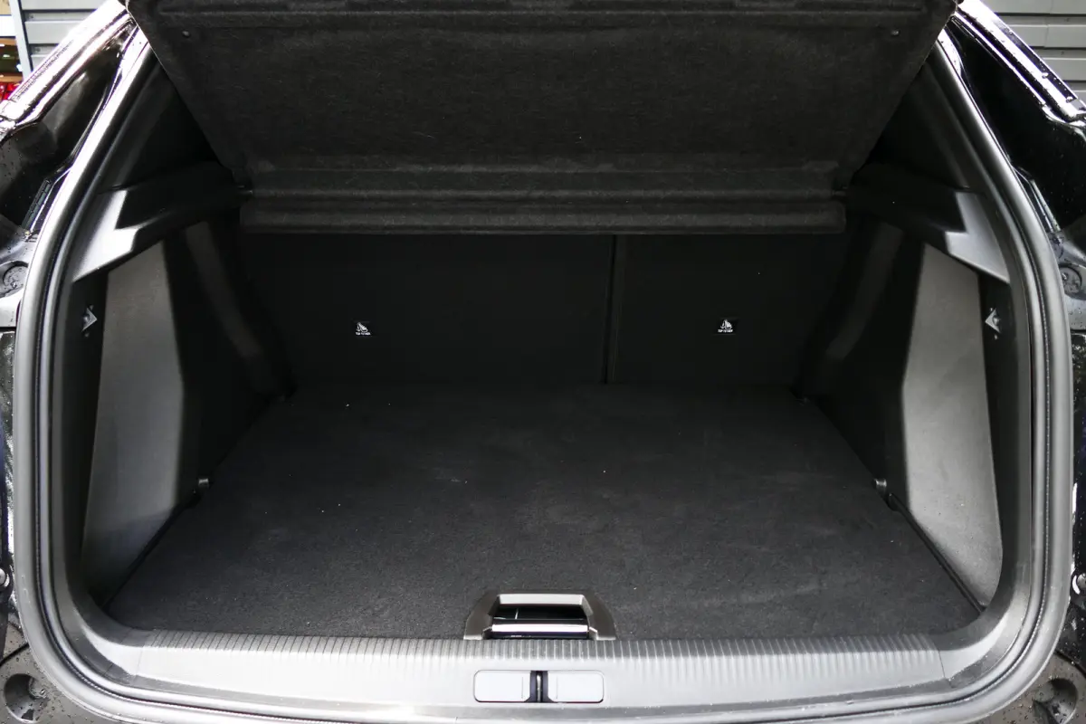 GT | Active Safety Brake met camera en radar (automatisch noodremsysteem) met Distance Alert (waarschuwing dreigende aanrijding) | Advanced Active Safety Brake met camera en radar | Climate 