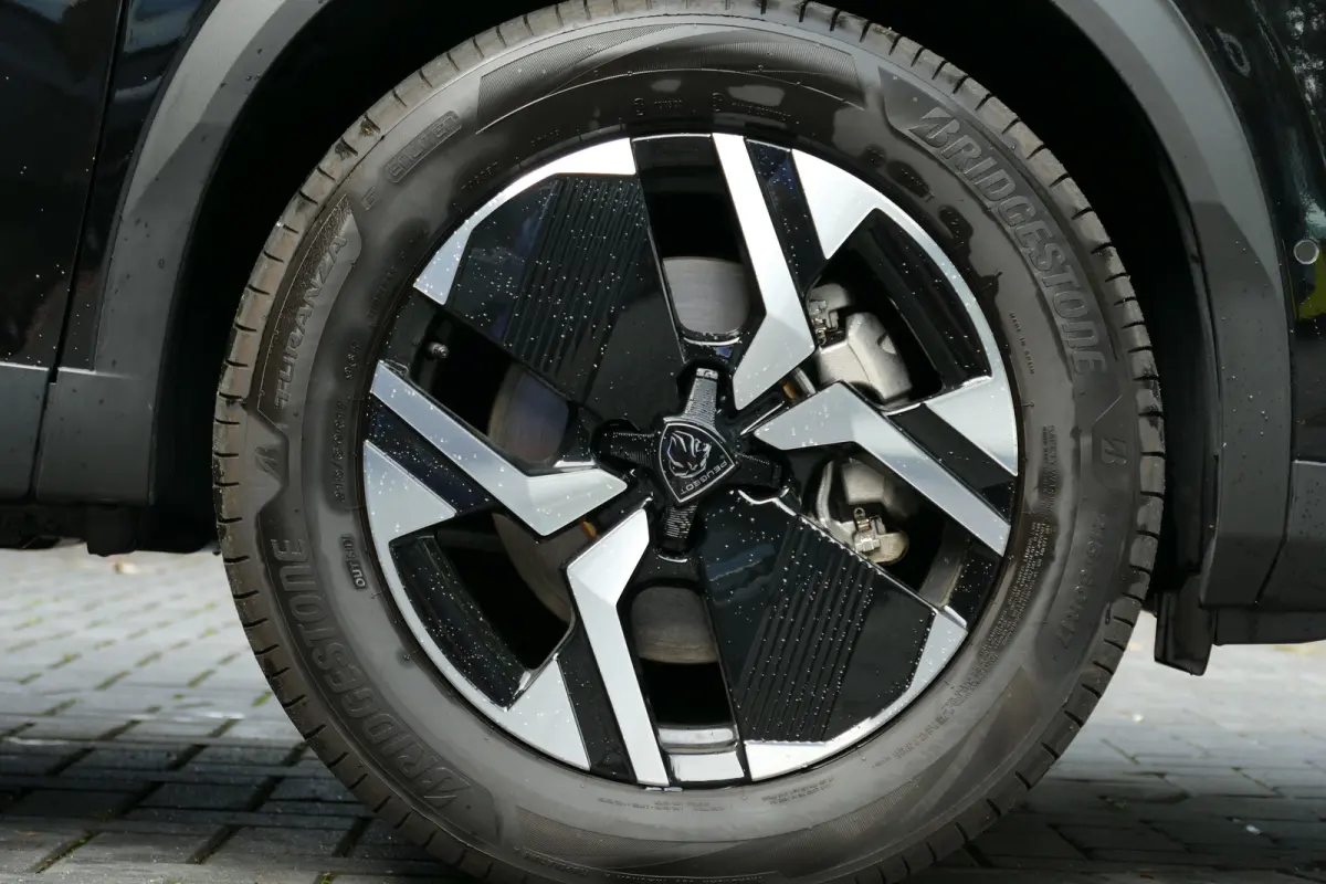GT | Active Safety Brake met camera en radar (automatisch noodremsysteem) met Distance Alert (waarschuwing dreigende aanrijding) | Advanced Active Safety Brake met camera en radar | Climate 