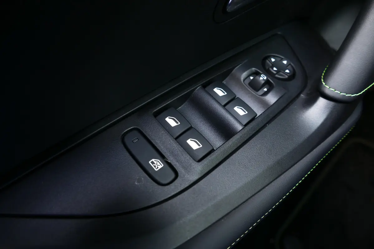 GT | Active Safety Brake met camera en radar (automatisch noodremsysteem) met Distance Alert (waarschuwing dreigende aanrijding) | Advanced Active Safety Brake met camera en radar | Climate 