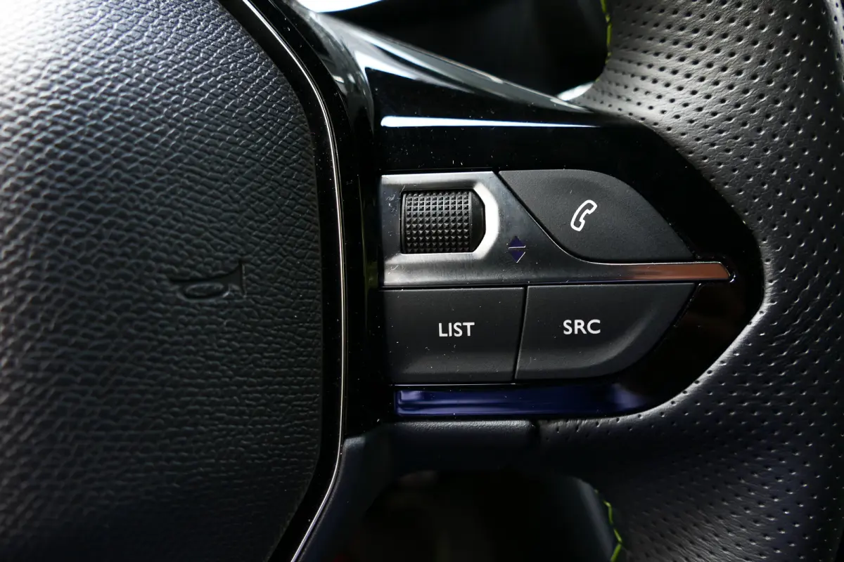 GT | Active Safety Brake met camera en radar (automatisch noodremsysteem) met Distance Alert (waarschuwing dreigende aanrijding) | Advanced Active Safety Brake met camera en radar | Climate 