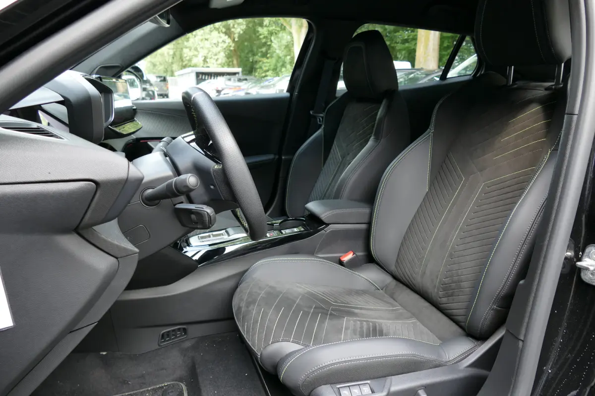 GT | Active Safety Brake met camera en radar (automatisch noodremsysteem) met Distance Alert (waarschuwing dreigende aanrijding) | Advanced Active Safety Brake met camera en radar | Climate 