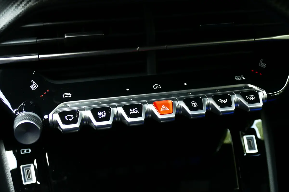 GT | Active Safety Brake met camera en radar (automatisch noodremsysteem) met Distance Alert (waarschuwing dreigende aanrijding) | Advanced Active Safety Brake met camera en radar | Climate 