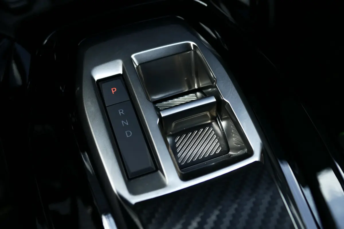 GT | Active Safety Brake met camera en radar (automatisch noodremsysteem) met Distance Alert (waarschuwing dreigende aanrijding) | Advanced Active Safety Brake met camera en radar | Climate 