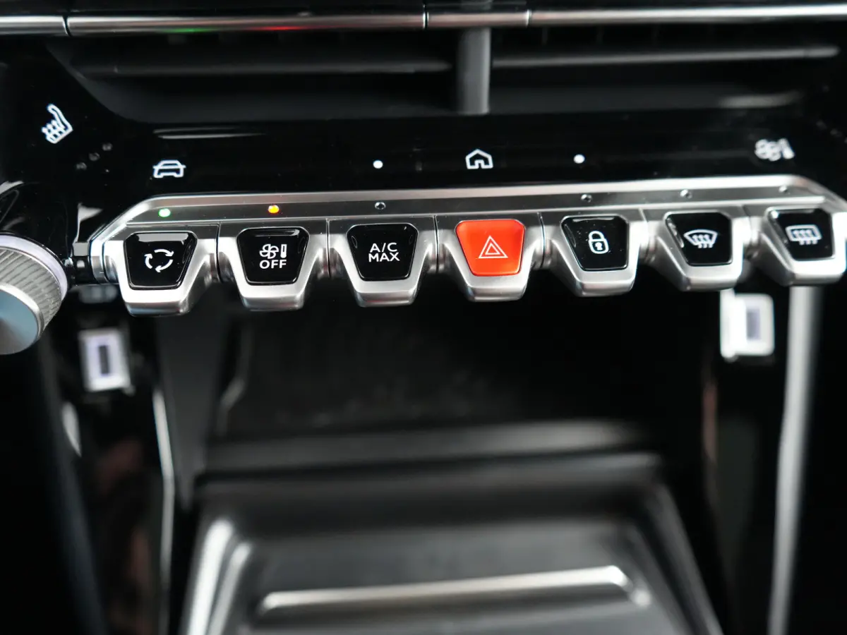 GT | Advanced Active Safety Brake met camera en radar | Climate Control | Elektrisch verstelbare en verwarmbare buitenspiegels