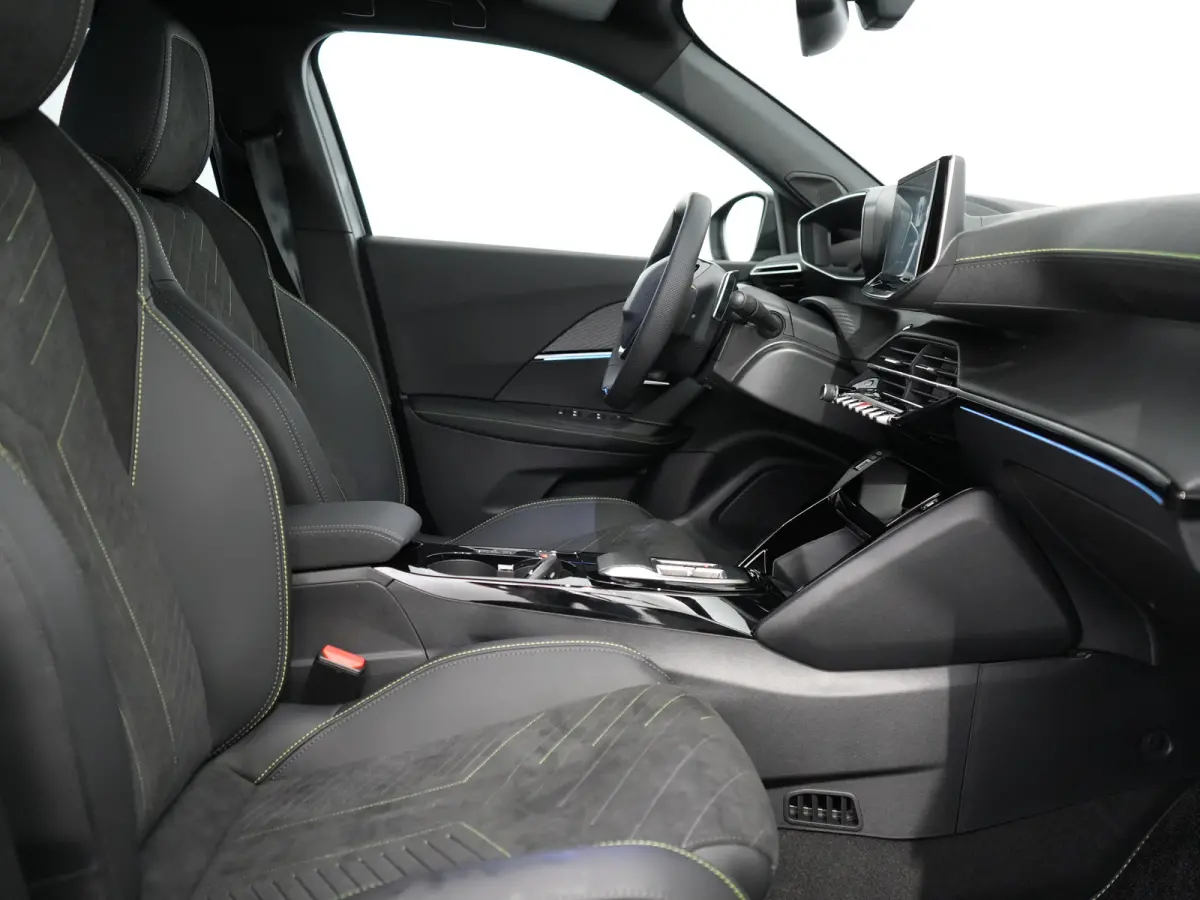 GT | Advanced Active Safety Brake met camera en radar | Climate Control | Elektrisch verstelbare en verwarmbare buitenspiegels