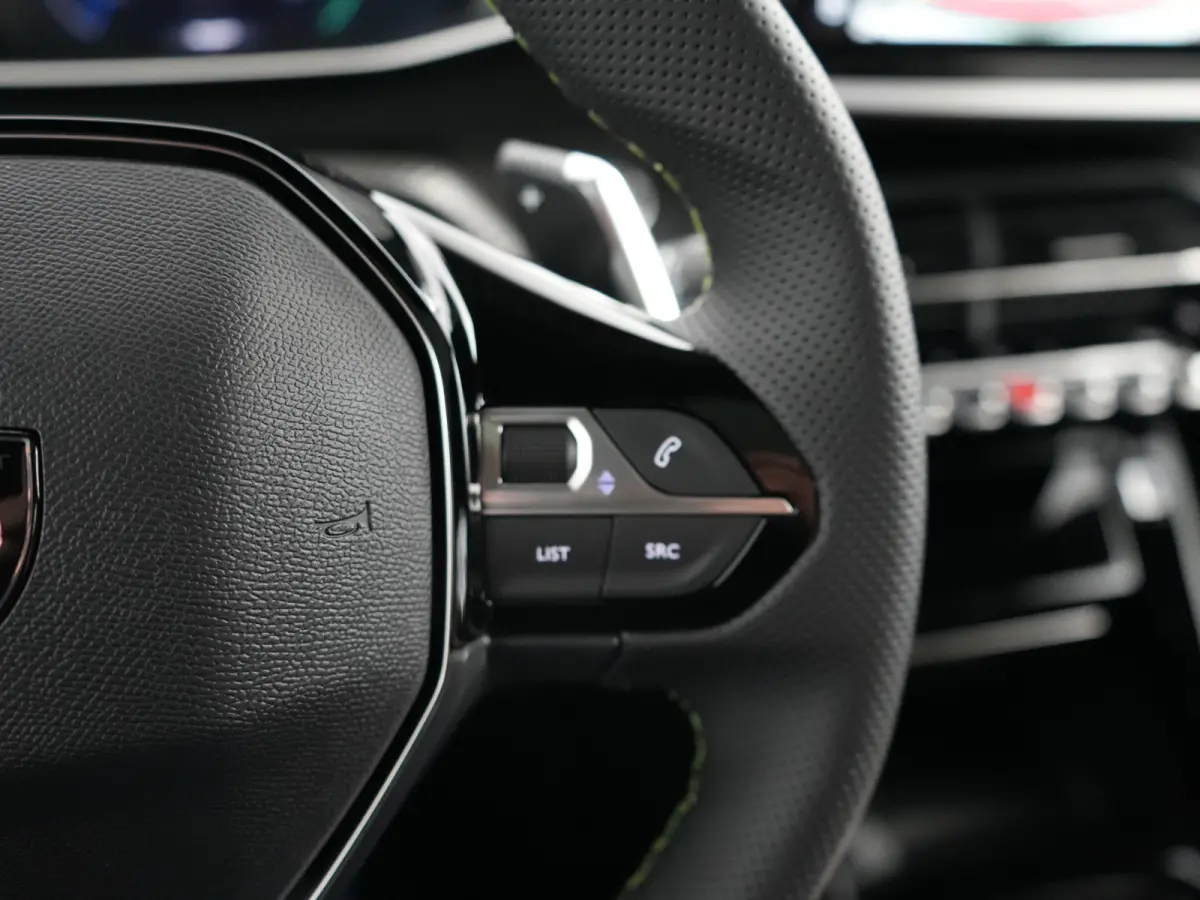 GT | Advanced Active Safety Brake met camera en radar | Climate Control | Elektrisch verstelbare en verwarmbare buitenspiegels