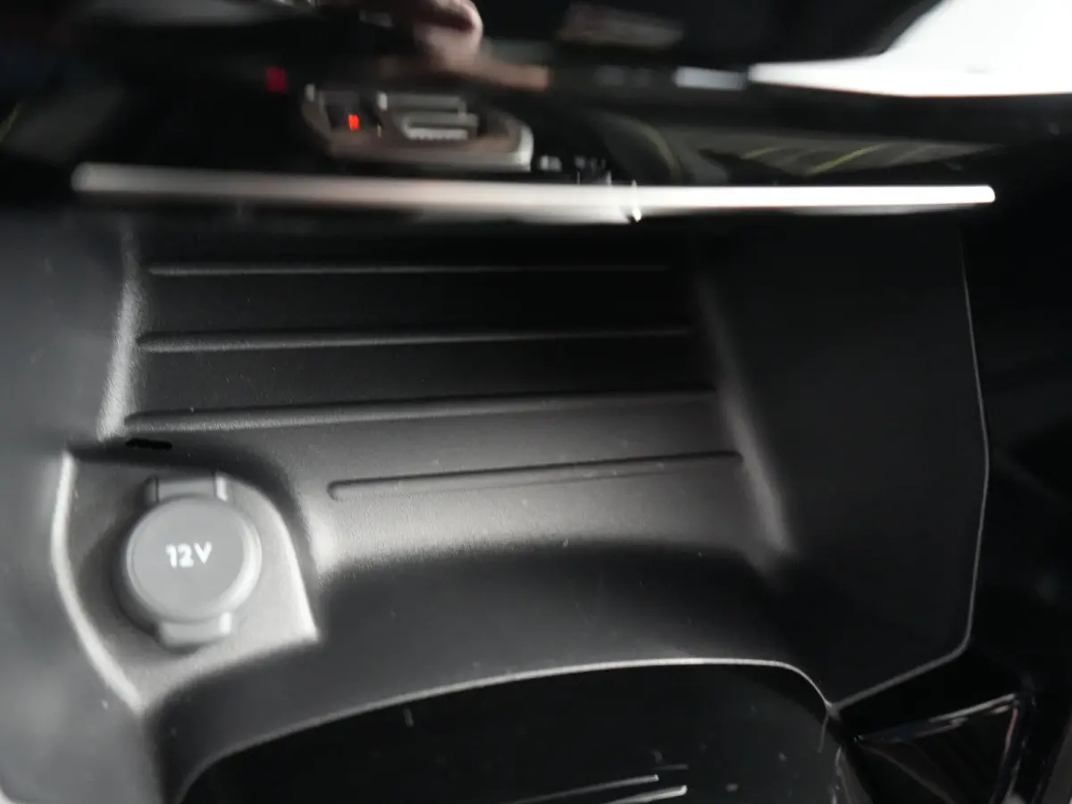 GT | Advanced Active Safety Brake met camera en radar | Climate Control | Elektrisch verstelbare en verwarmbare buitenspiegels