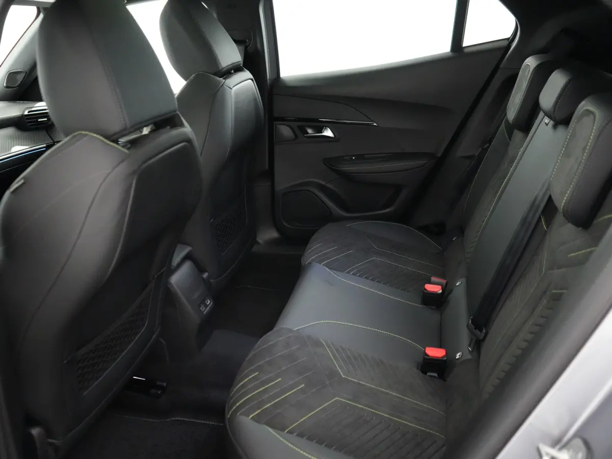 GT | Advanced Active Safety Brake met camera en radar | Climate Control | Elektrisch verstelbare en verwarmbare buitenspiegels