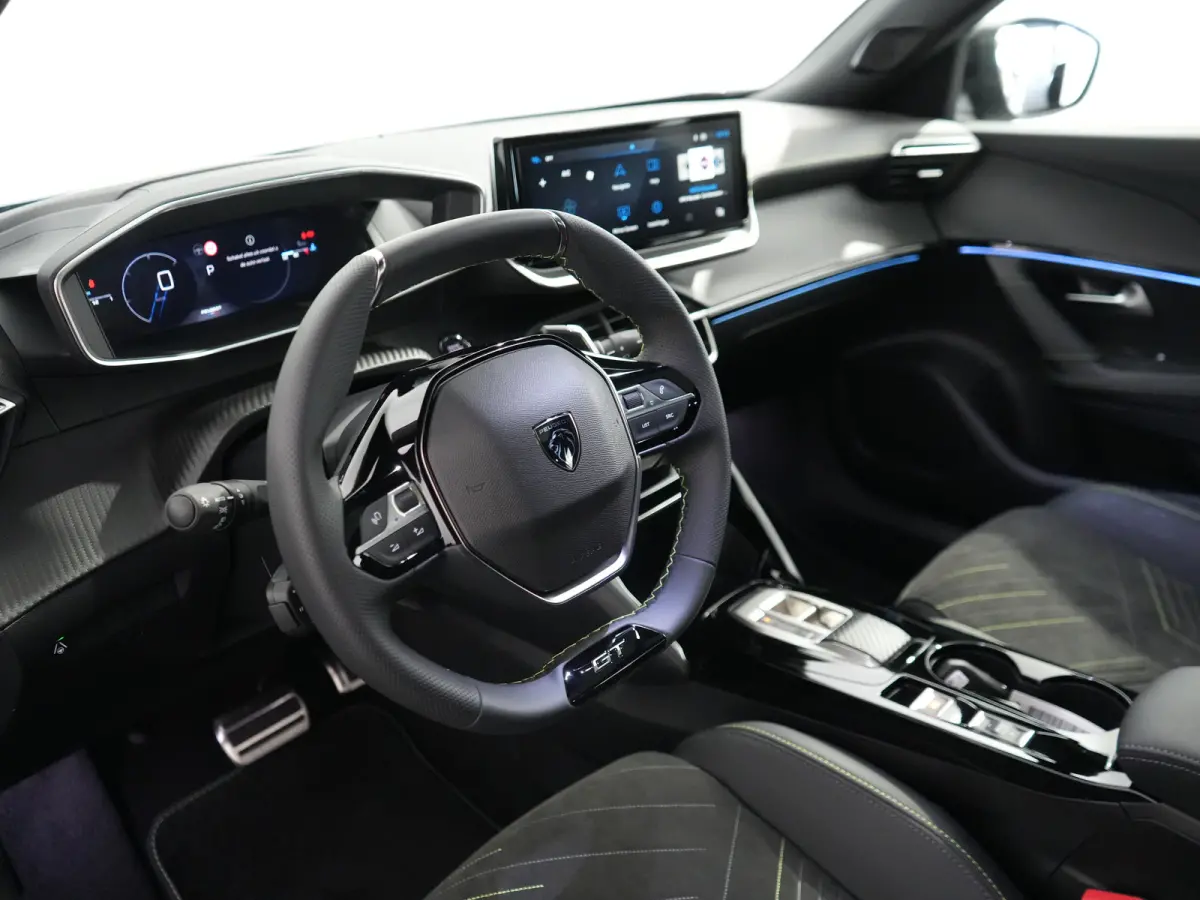 GT | Advanced Active Safety Brake met camera en radar | Climate Control | Elektrisch verstelbare en verwarmbare buitenspiegels