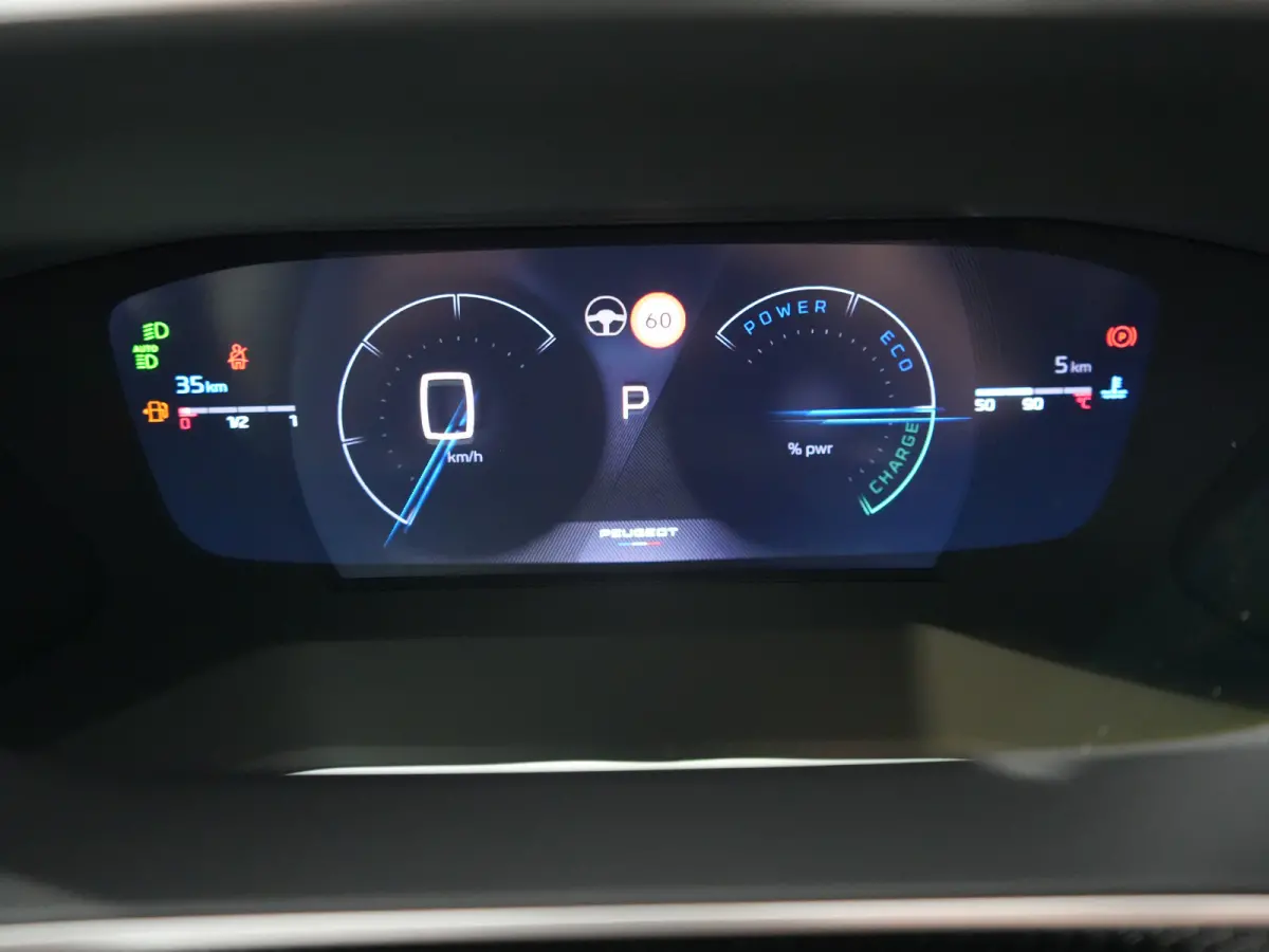 GT | Advanced Active Safety Brake met camera en radar | Climate Control | Elektrisch verstelbare en verwarmbare buitenspiegels