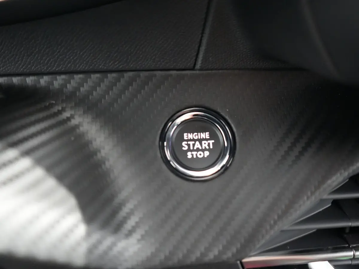 GT | Advanced Active Safety Brake met camera en radar | Climate Control | Elektrisch verstelbare en verwarmbare buitenspiegels