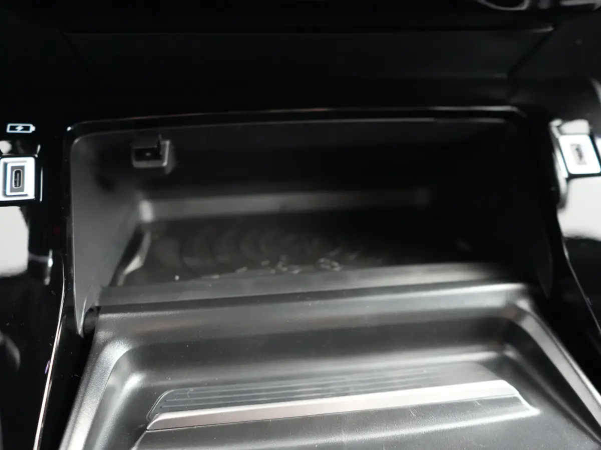 GT | Advanced Active Safety Brake met camera en radar | Climate Control | Elektrisch verstelbare en verwarmbare buitenspiegels
