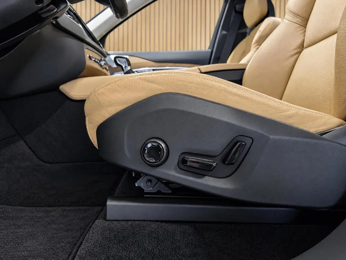2.0 T8 Recharge AWD R-Design 7p. |Pano |Head-Up |H&K |360° |Stoelverkoel. |Massage