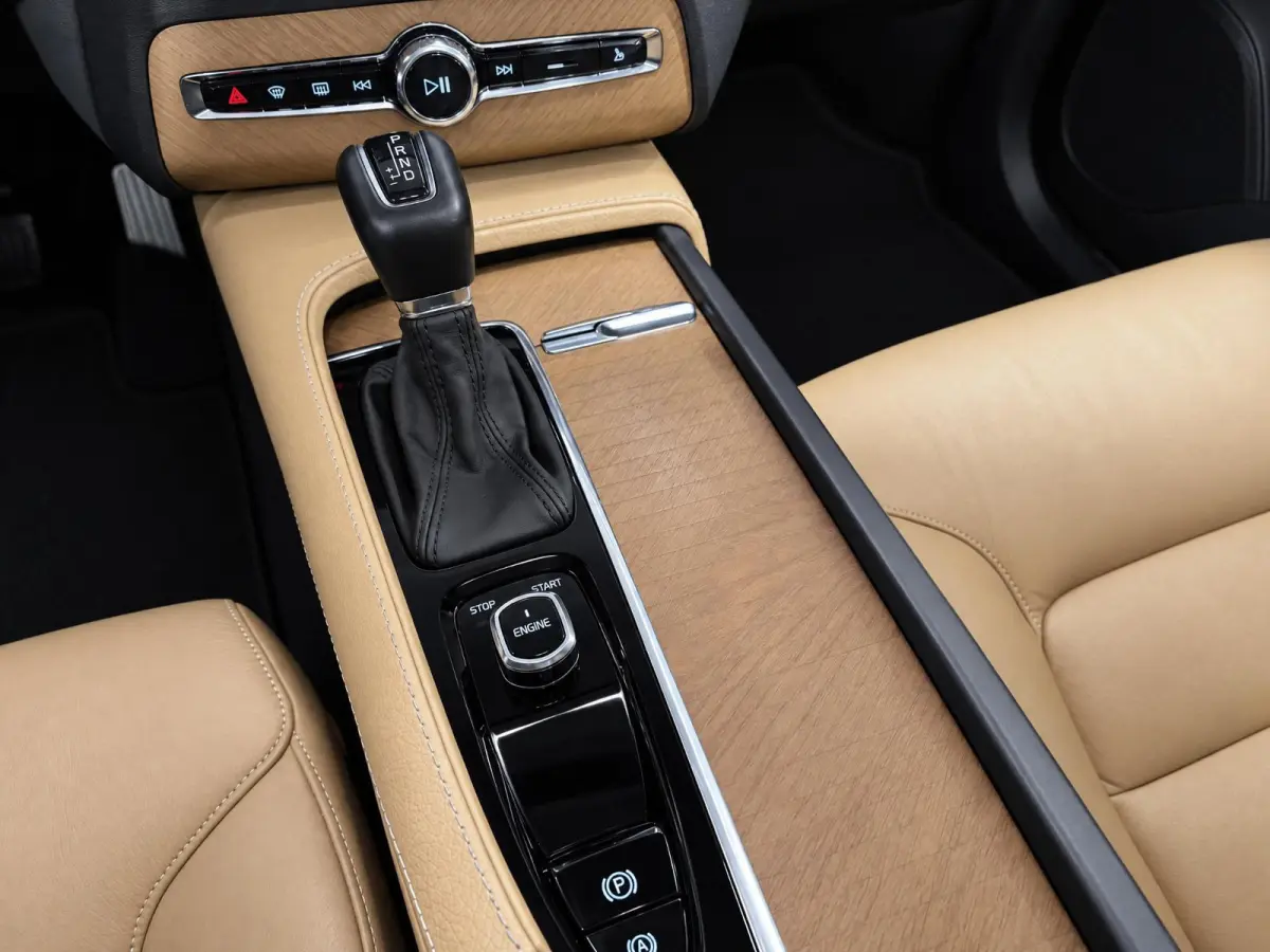 2.0 T8 Recharge AWD R-Design 7p. |Pano |Head-Up |H&K |360° |Stoelverkoel. |Massage
