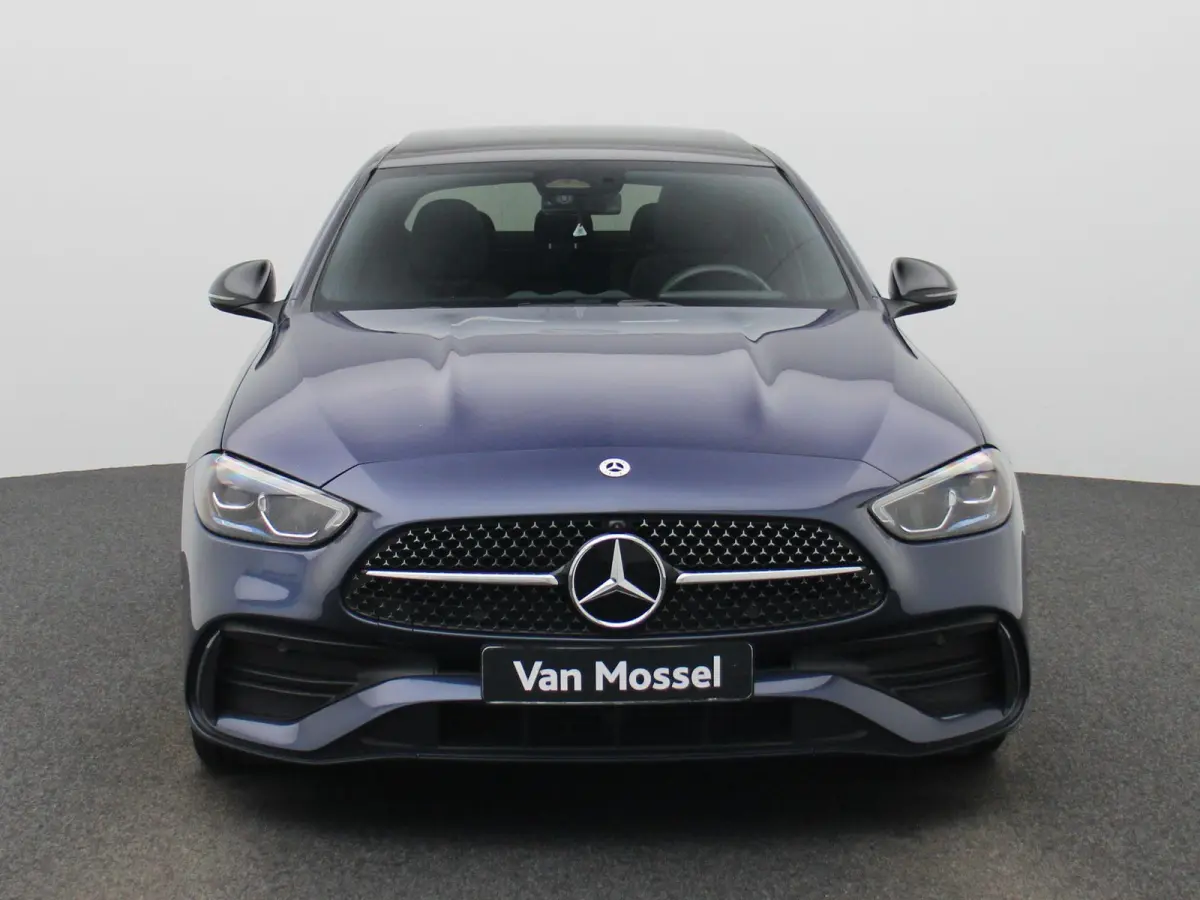 300 e AMG Line | Automaat | Panoramadak | Climate Control | Navigatie | Apple Carplay / Android Auto | Memory Seats | Stoelverwarming | LED | Heads-Up Display | 360 Camera | Lichtmetalen AMG