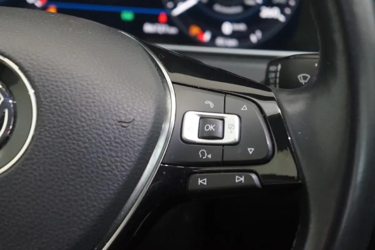 1.6 TDI Highline / EURO 6 / DSG / NL Auto / NAP / Digital Dash / Carplay / RIJKLAAR!