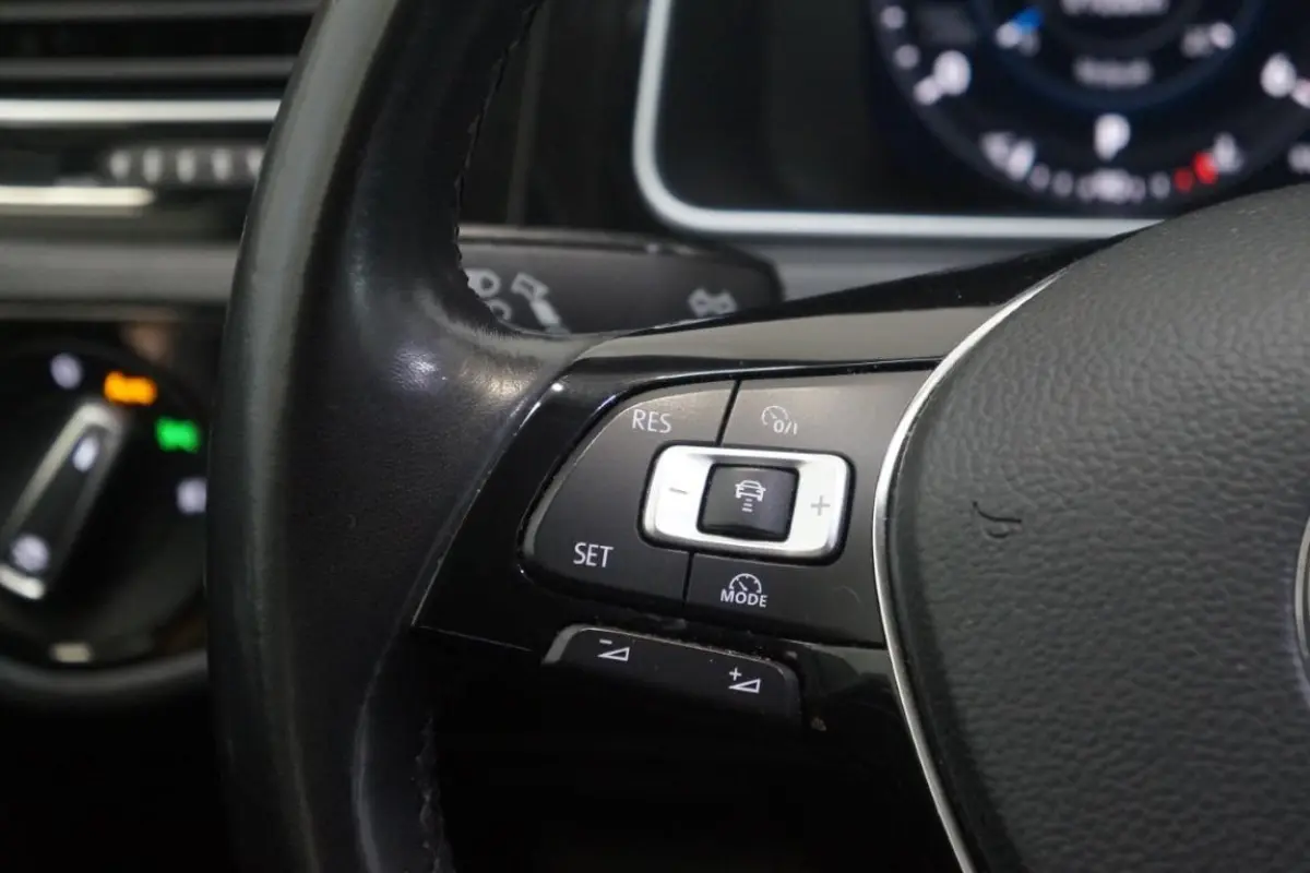 1.6 TDI Highline / EURO 6 / DSG / NL Auto / NAP / Digital Dash / Carplay / RIJKLAAR!