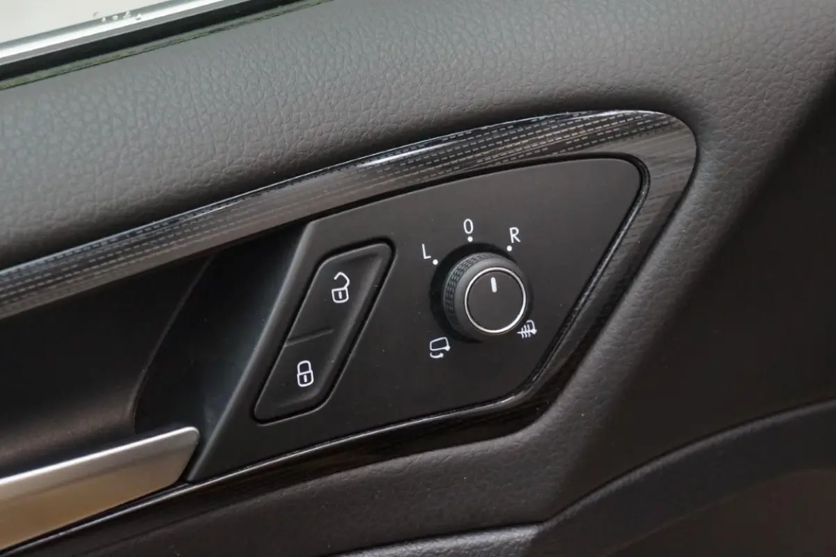 1.6 TDI Highline / EURO 6 / DSG / NL Auto / NAP / Digital Dash / Carplay / RIJKLAAR!