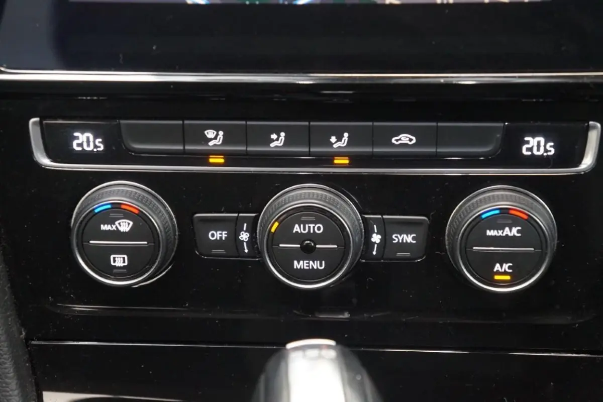 1.6 TDI Highline / EURO 6 / DSG / NL Auto / NAP / Digital Dash / Carplay / RIJKLAAR!