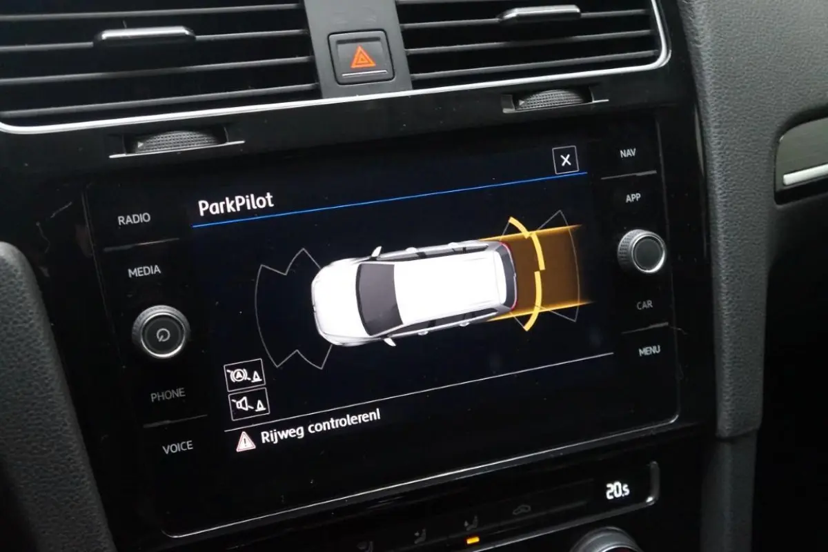 1.6 TDI Highline / EURO 6 / DSG / NL Auto / NAP / Digital Dash / Carplay / RIJKLAAR!