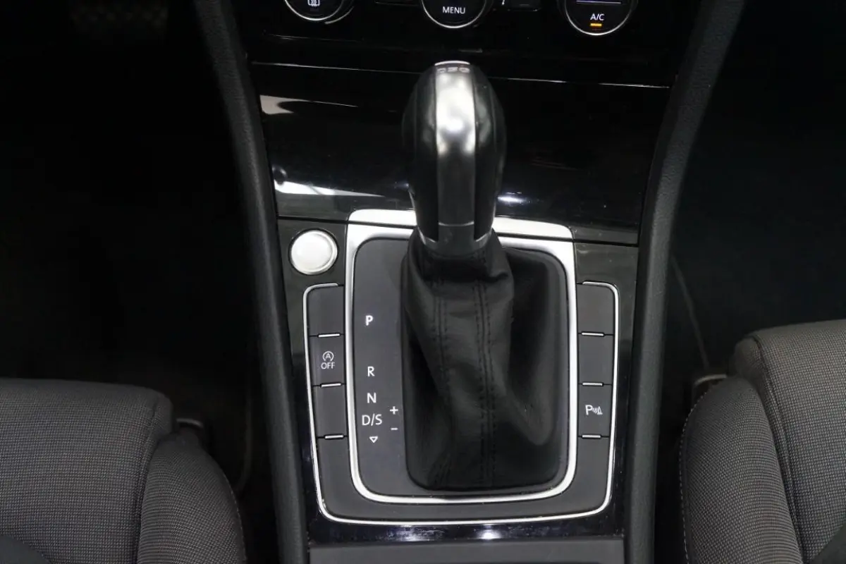 1.6 TDI Highline / EURO 6 / DSG / NL Auto / NAP / Digital Dash / Carplay / RIJKLAAR!