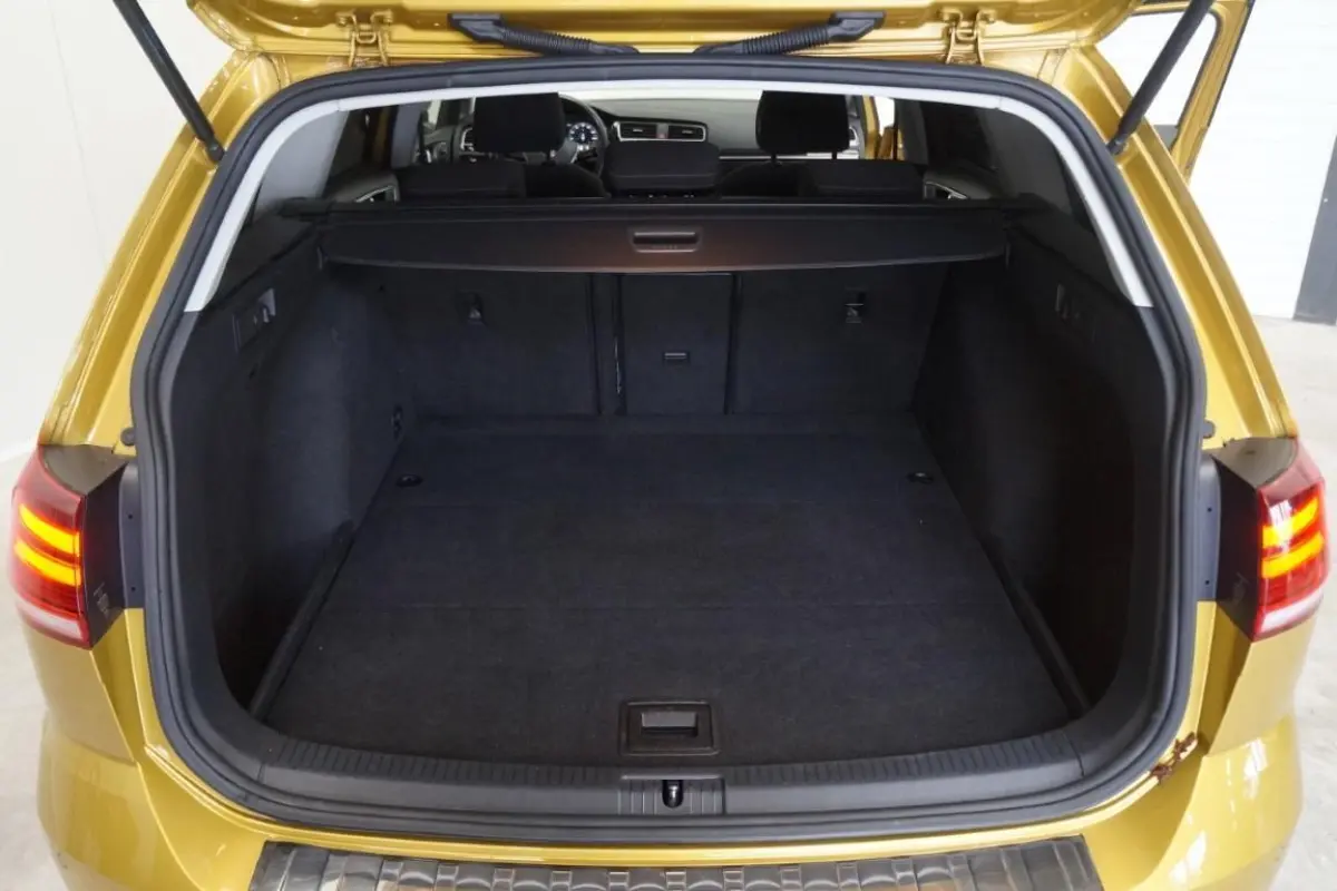 1.6 TDI Highline / EURO 6 / DSG / NL Auto / NAP / Digital Dash / Carplay / RIJKLAAR!