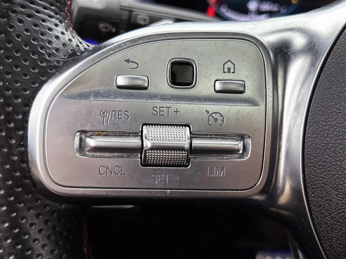180 Business Solution AMG | PANORAMADAK | ACHTERUITRIJCAMERA | MEMORY | SFEERVERLICHTING | STOELVERWARMING | CRUISE CONTROL | CLIMATE CONTROL | DIGITAL COCKPIT | LED VERLICHTING |