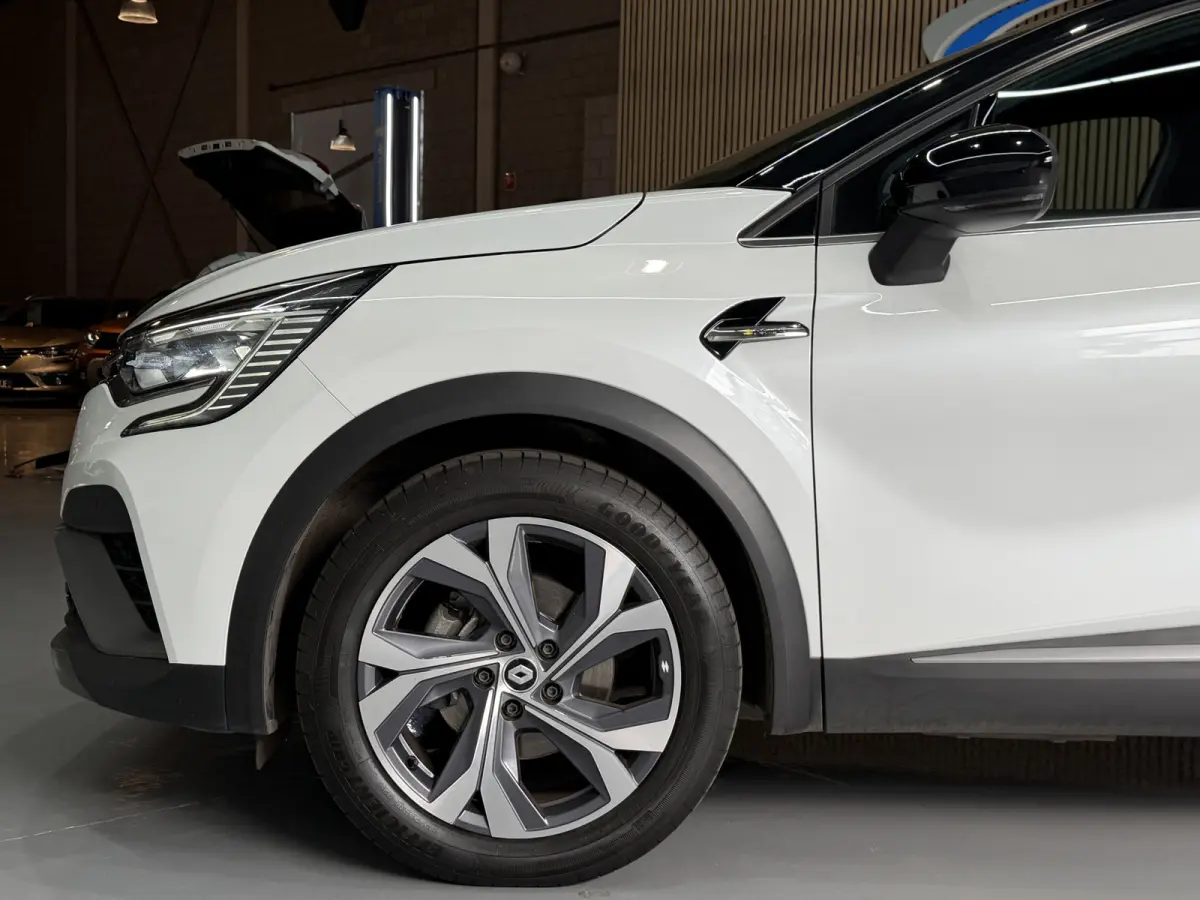 1.6 E-Tech 160 R.S. Line | Groot Navi | 18" | Stoelverwarming | Camera | PDC V+A |