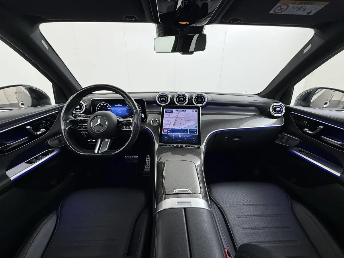 AMG 4Matic // SoH 95% // Burmester // Panorama dak // Memory // 360 Camera // 20 inch // Treeplanken // Dealer Onderhouden // Sfeerverlichting // Keyless