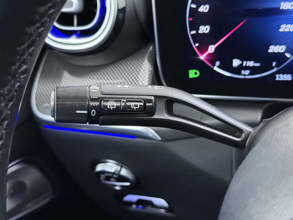 AMG 4Matic // SoH 95% // Burmester // Panorama dak // Memory // 360 Camera // 20 inch // Treeplanken // Dealer Onderhouden // Sfeerverlichting // Keyless