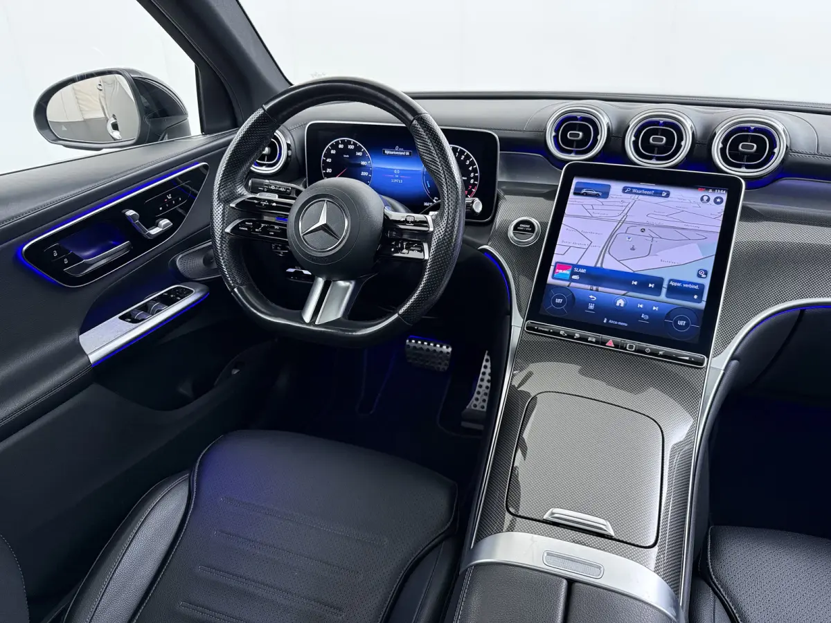AMG 4Matic // SoH 95% // Burmester // Panorama dak // Memory // 360 Camera // 20 inch // Treeplanken // Dealer Onderhouden // Sfeerverlichting // Keyless