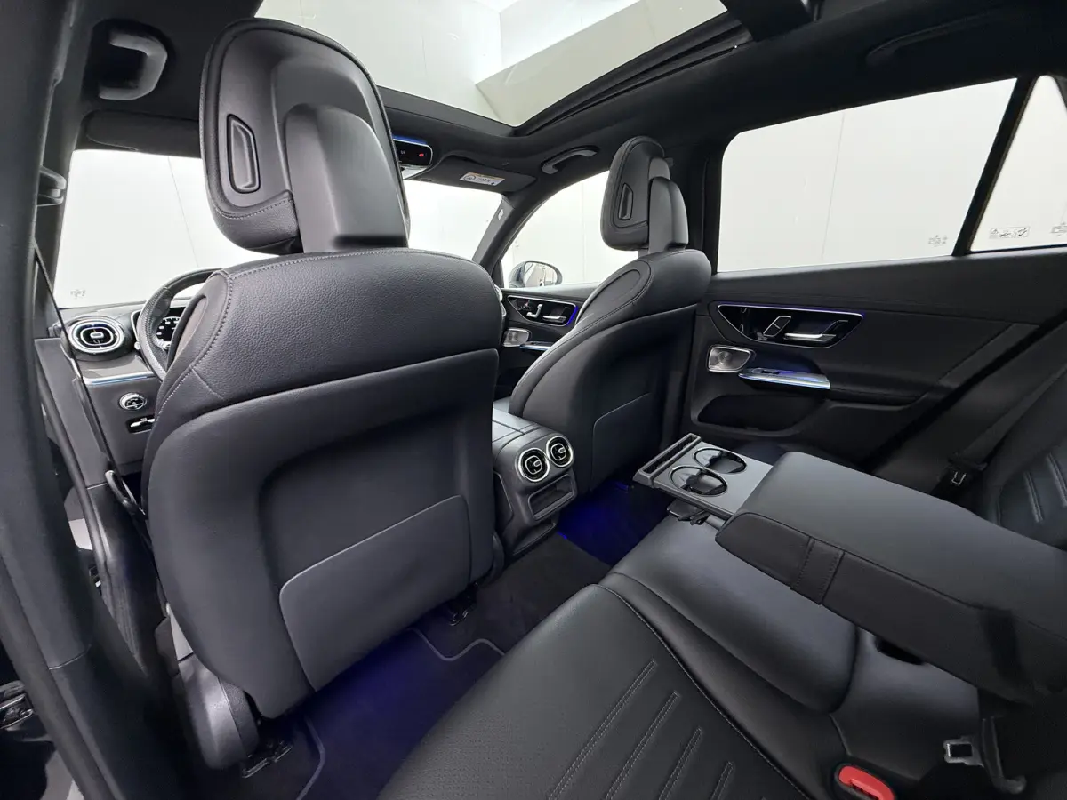 AMG 4Matic // SoH 95% // Burmester // Panorama dak // Memory // 360 Camera // 20 inch // Treeplanken // Dealer Onderhouden // Sfeerverlichting // Keyless