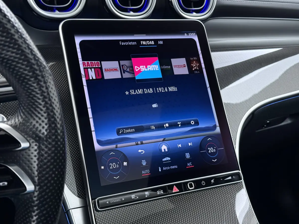 AMG 4Matic // SoH 95% // Burmester // Panorama dak // Memory // 360 Camera // 20 inch // Treeplanken // Dealer Onderhouden // Sfeerverlichting // Keyless