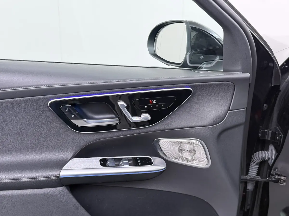 AMG 4Matic // SoH 95% // Burmester // Panorama dak // Memory // 360 Camera // 20 inch // Treeplanken // Dealer Onderhouden // Sfeerverlichting // Keyless