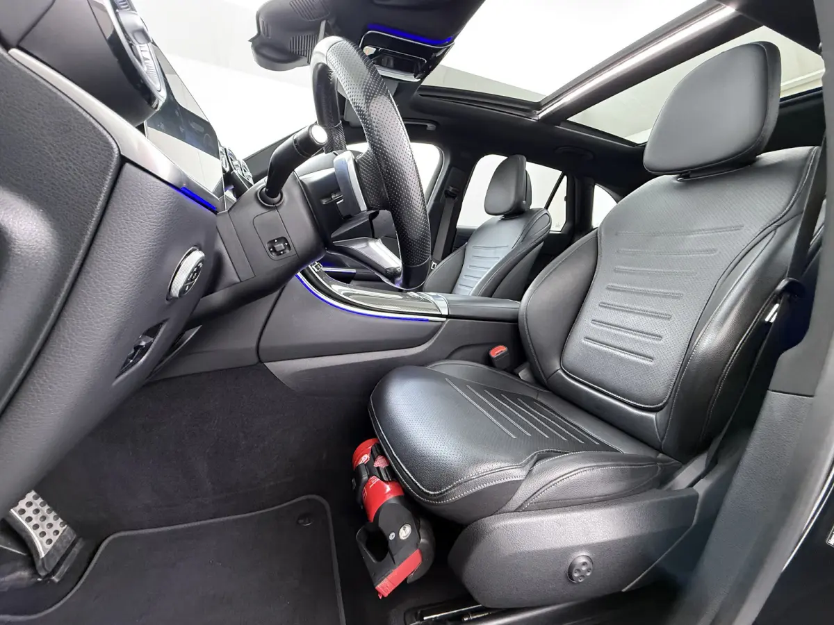 AMG 4Matic // SoH 95% // Burmester // Panorama dak // Memory // 360 Camera // 20 inch // Treeplanken // Dealer Onderhouden // Sfeerverlichting // Keyless