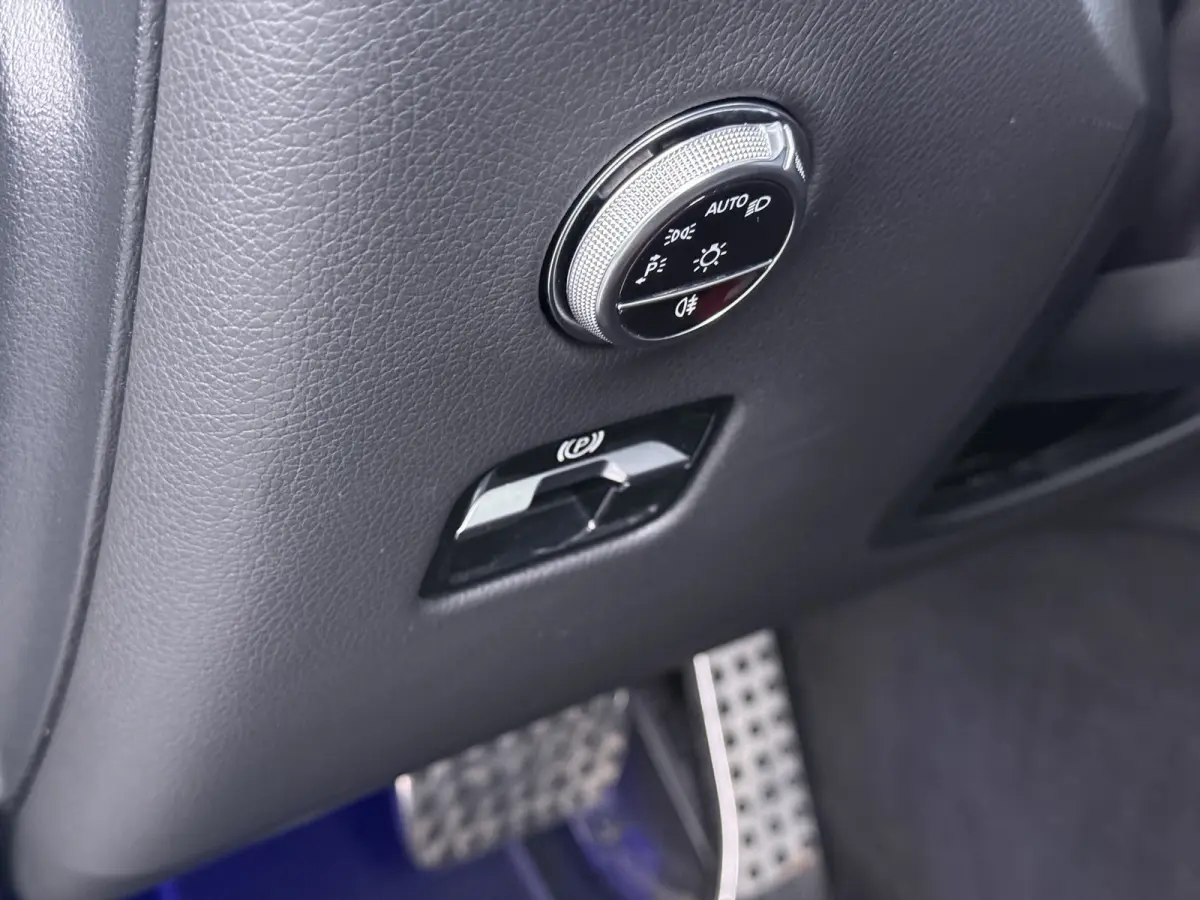 AMG 4Matic // SoH 95% // Burmester // Panorama dak // Memory // 360 Camera // 20 inch // Treeplanken // Dealer Onderhouden // Sfeerverlichting // Keyless